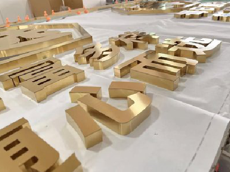  兴化拉丝不锈钢字的特点。