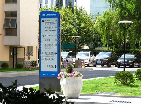  兴化哪些因素影响宣传栏的制作？